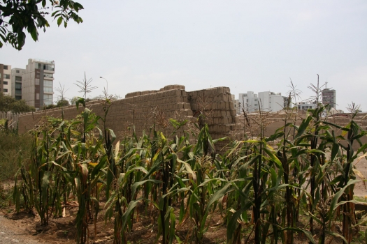 huaca_pucllana_corn.jpg